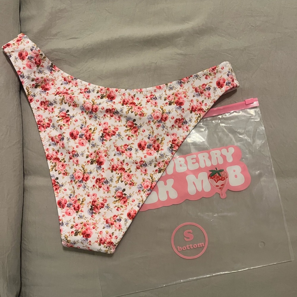 Strawberry Milk Mob Young Love Bottom